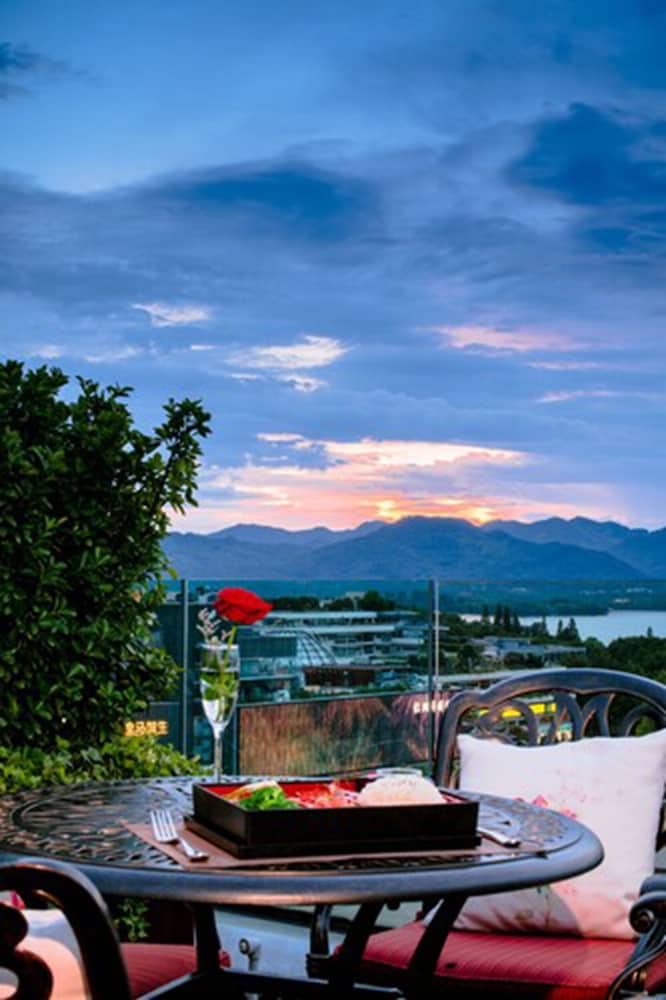 Фото Hangzhou West Lake Xinqiao Hotel