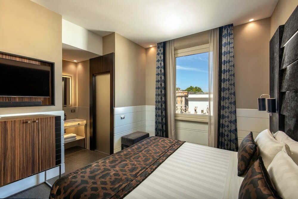 Фото The Glam Hotel