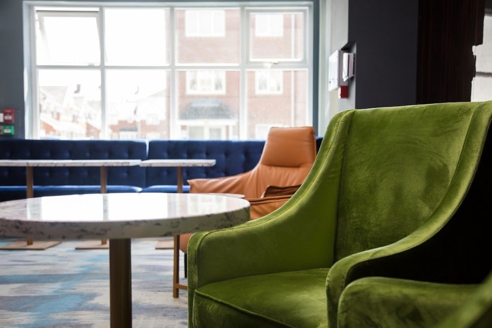 Фото DJ Suites Blackpool