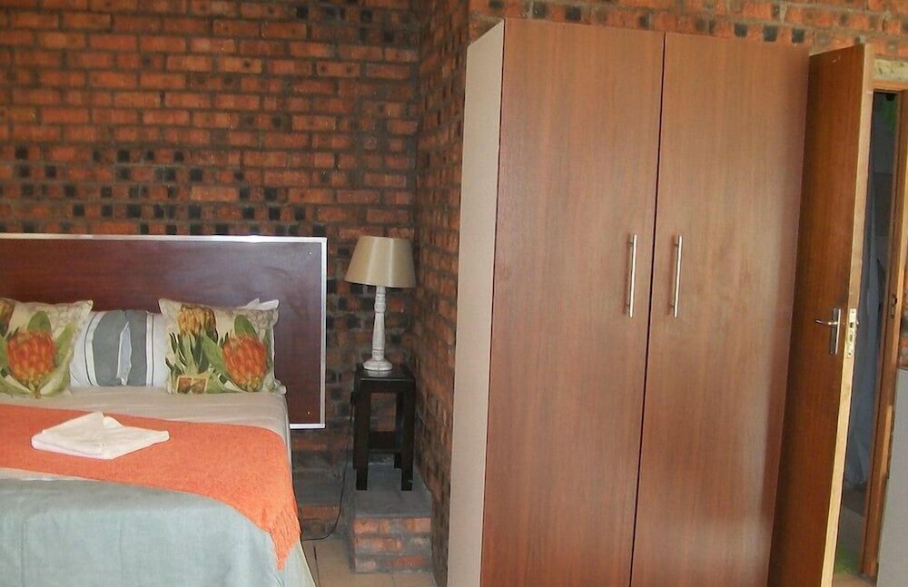 Фото 21 on Coetzee Guest House