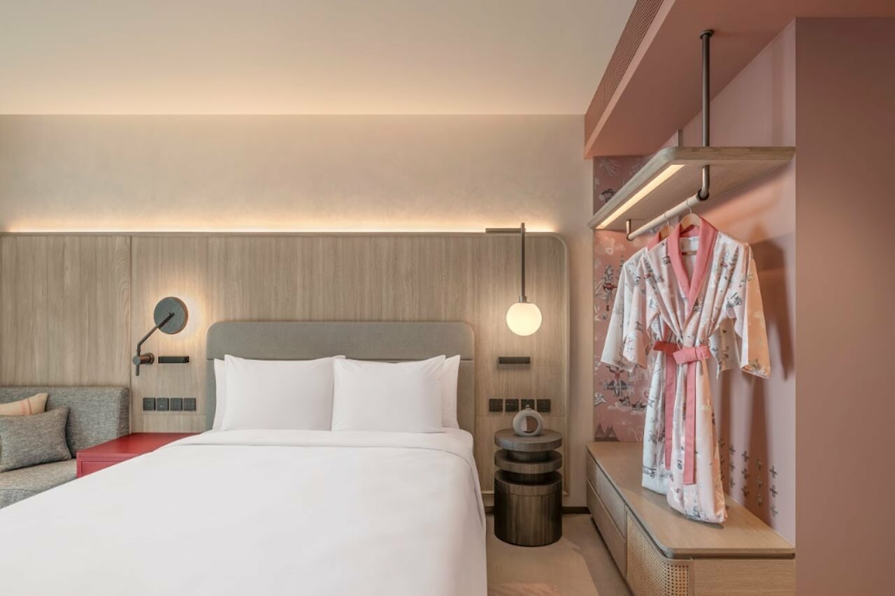 Фото KROMO Bangkok, Curio Collection by Hilton