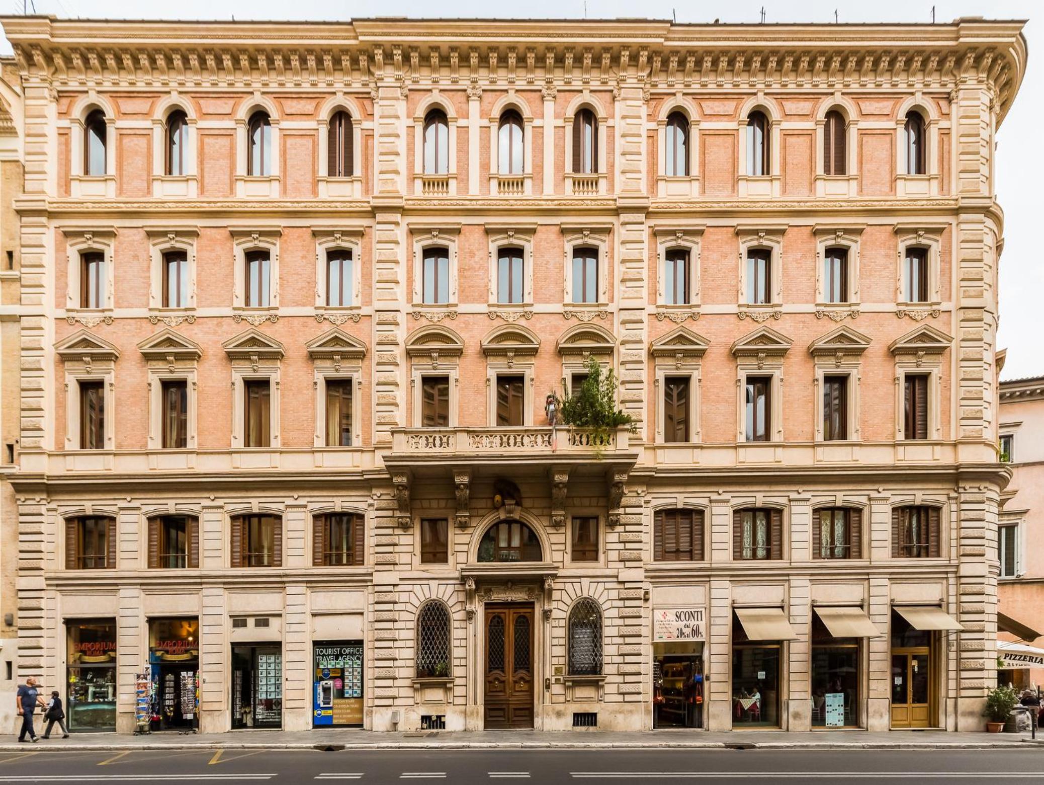 Фото отеля 1