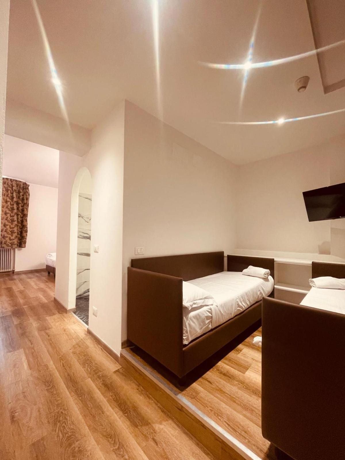 Фото Hotel Holiday