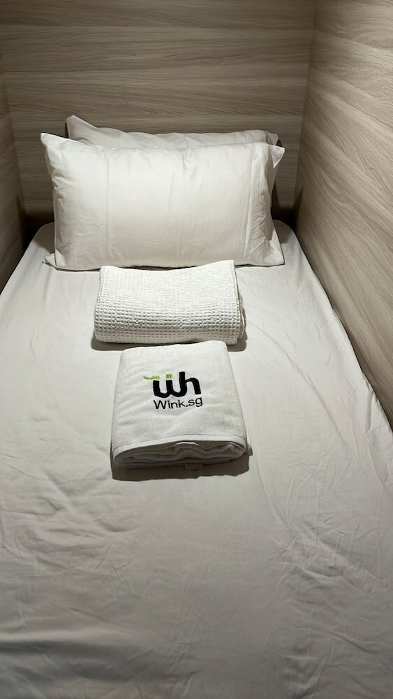 Фото Wink at Upper Cross Street