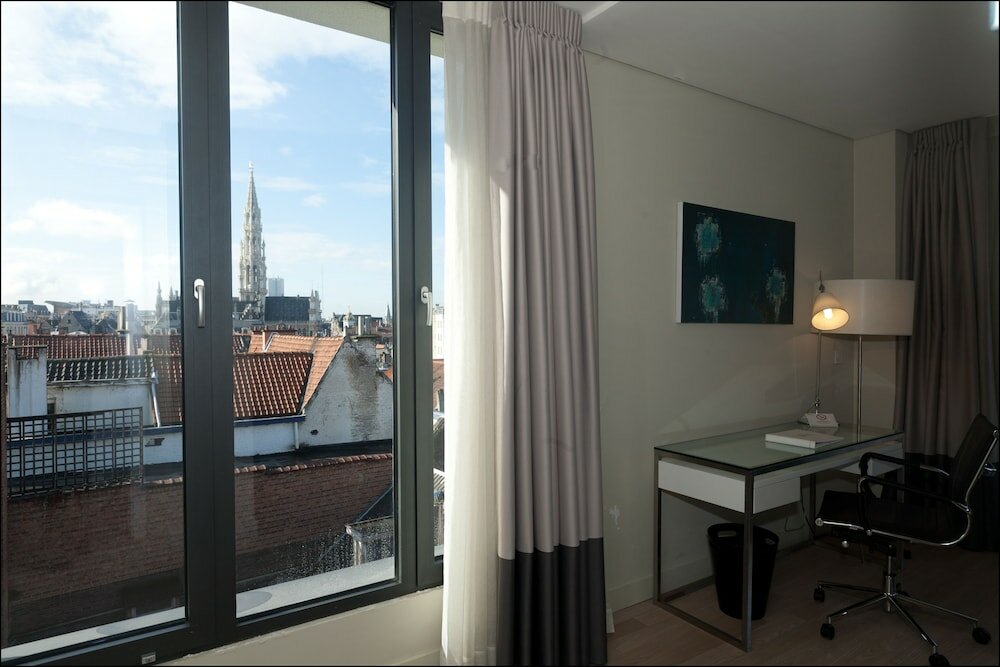 Фото B-aparthotel Grand Place