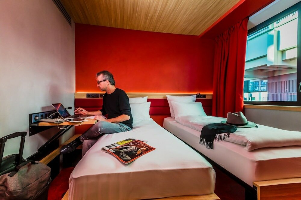 Фото Hôtel Yooma Urban Lodge