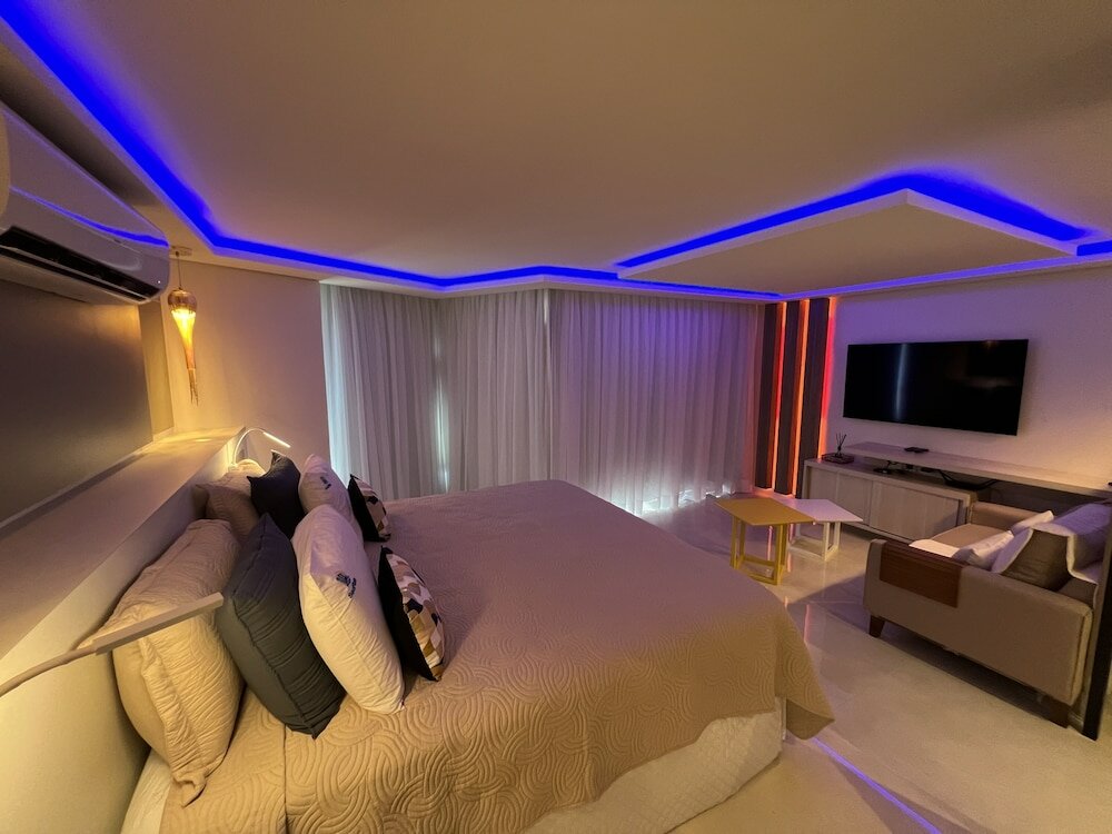 Фото Iate Plaza Hotel