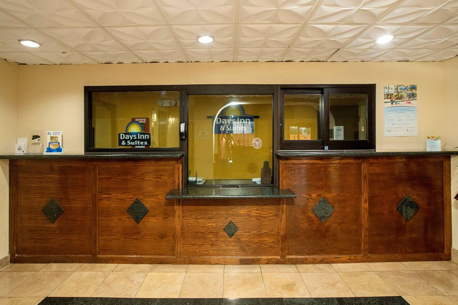 Фото Days Inn And Suites Houston North/Aldine