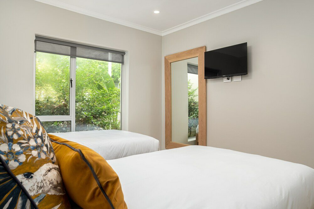 Фото Dolphin Beach Hotel