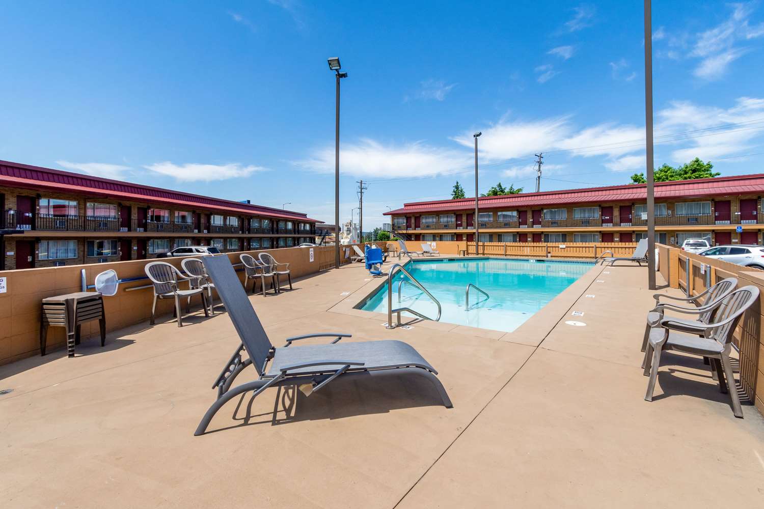 Фото Rodeway Inn Portland Airport Hotel