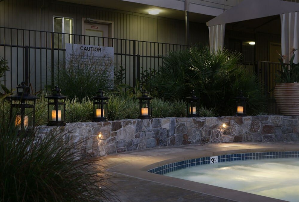 Фото Marin Suites Hotel