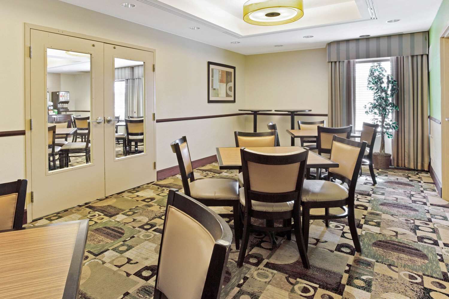 Фото La Quinta Inn & Suites by Wyndham Lancaster