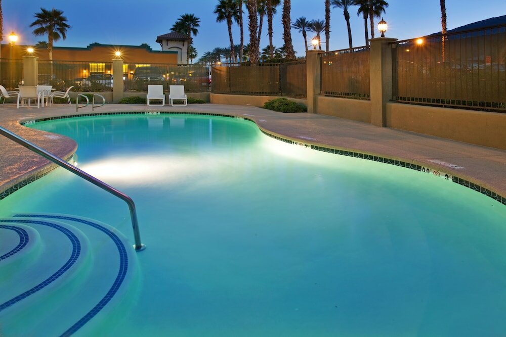 Фото Holiday Inn Express & Suites Rancho Mirage, an Ihg Hotel
