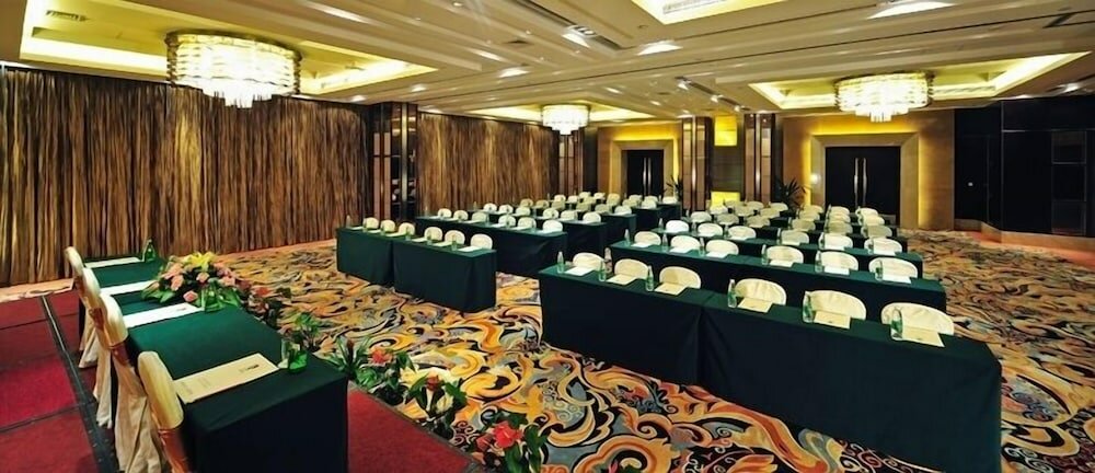 Фото Rainbird International Hotel