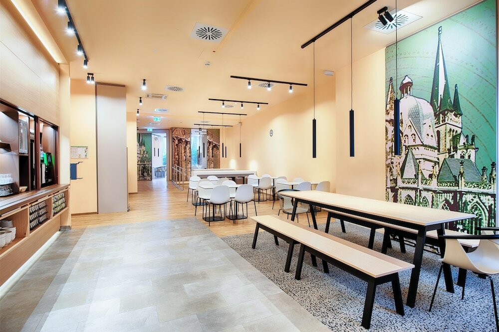 Фото B&b Hotel Aachen-City