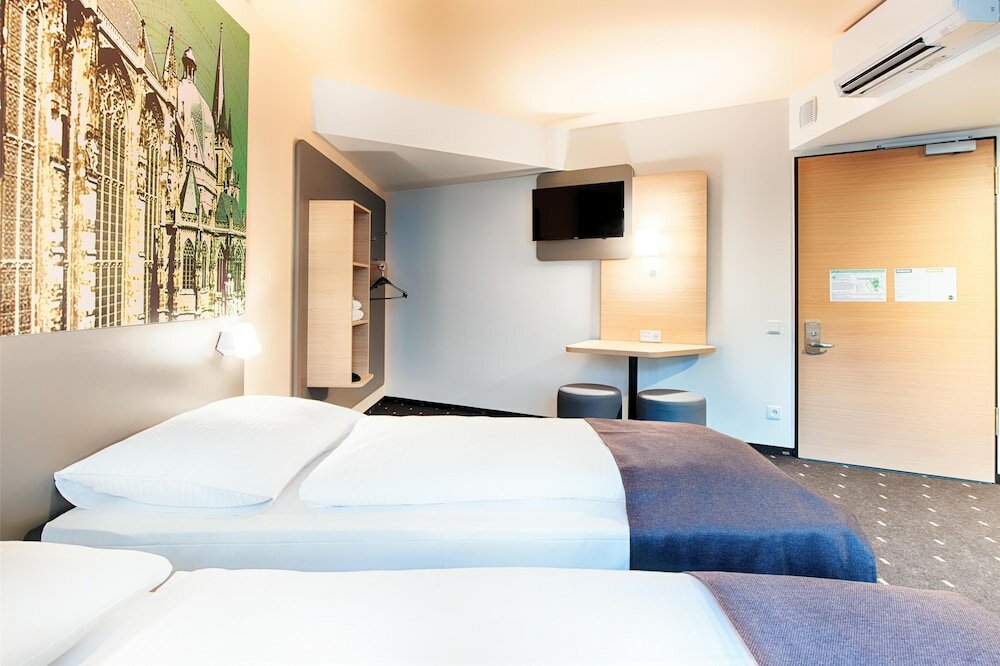 Фото B&b Hotel Aachen-City
