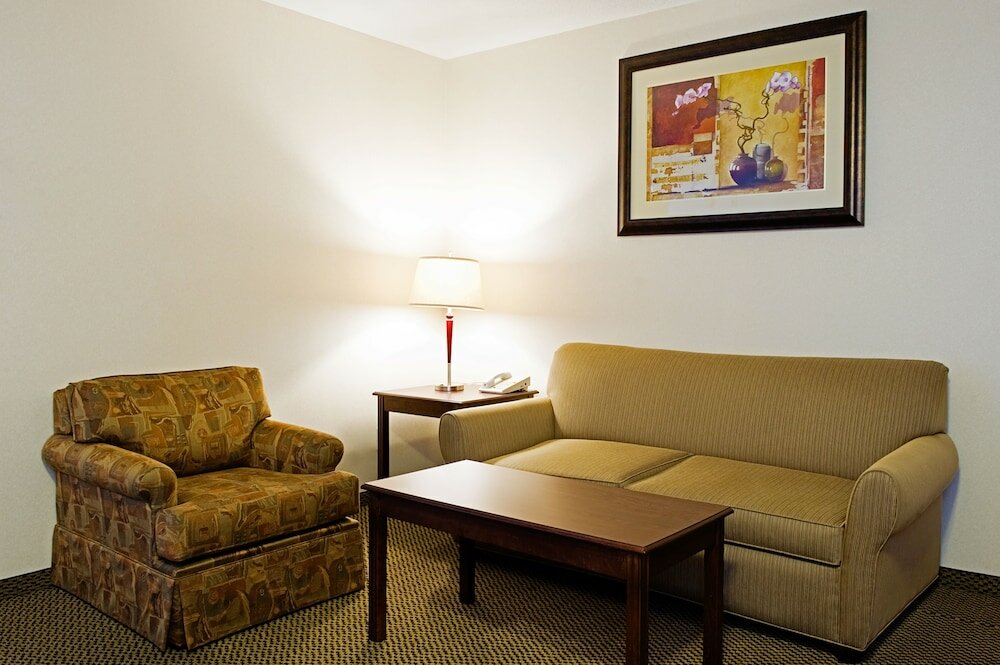 Фото Holiday Inn Express & Suites Drayton Valley