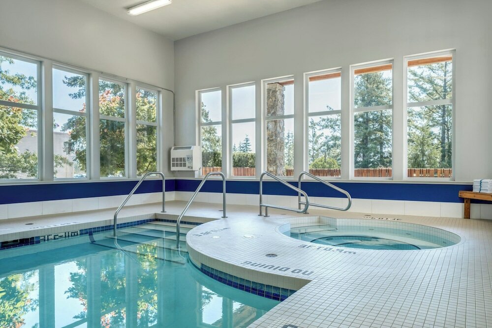 Фото Four Points by Sheraton Victoria Gateway