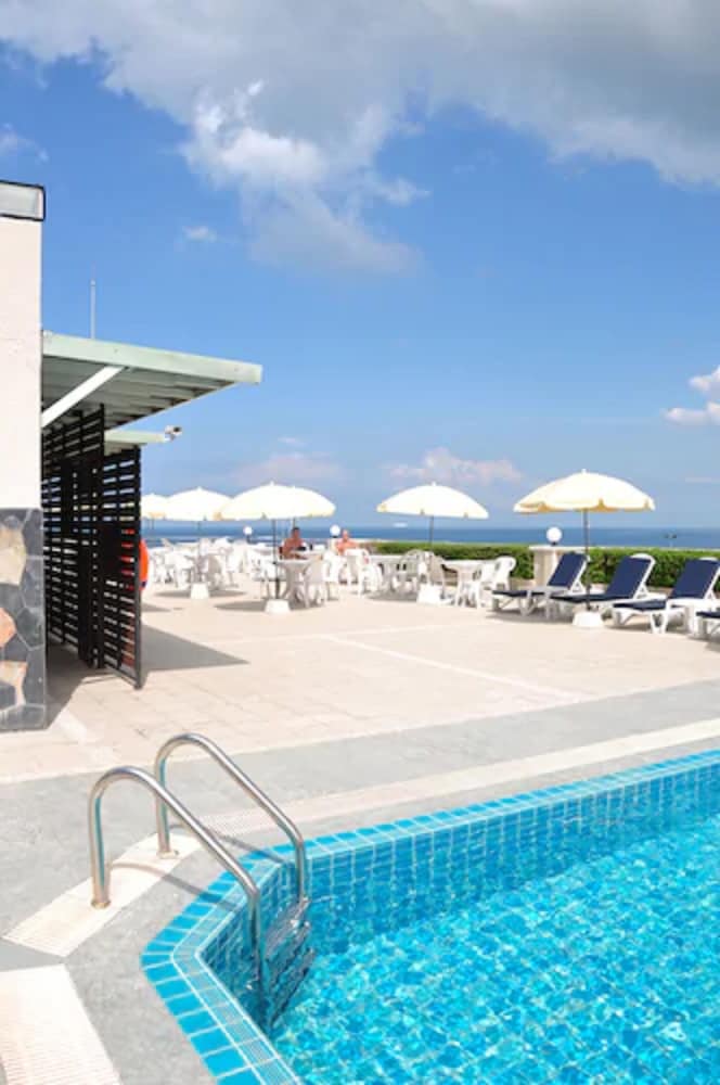 Фото Flipper Lodge Hotel