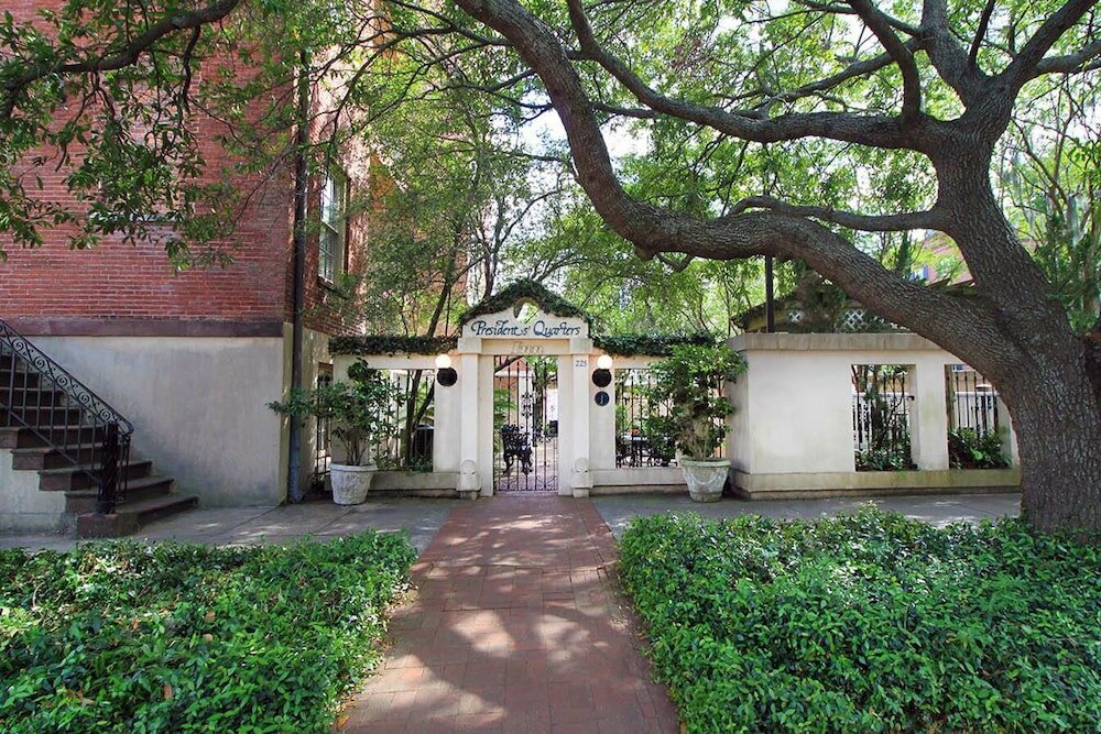 Фото The Presidents' Quarters Inn