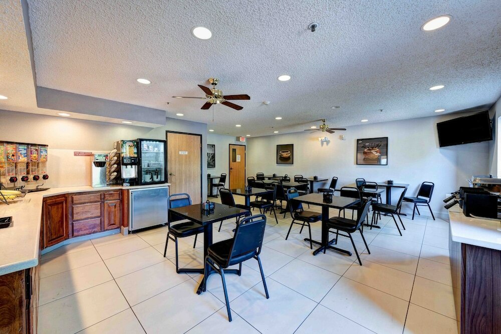 Фото SureStay Plus Hotel by Best Western Redding