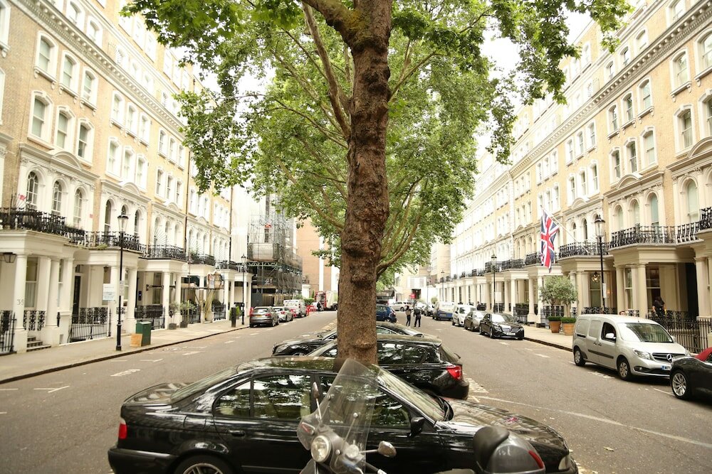 Фото The Beaufort Hotel