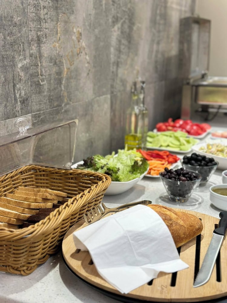 Фото Bridge Hotel