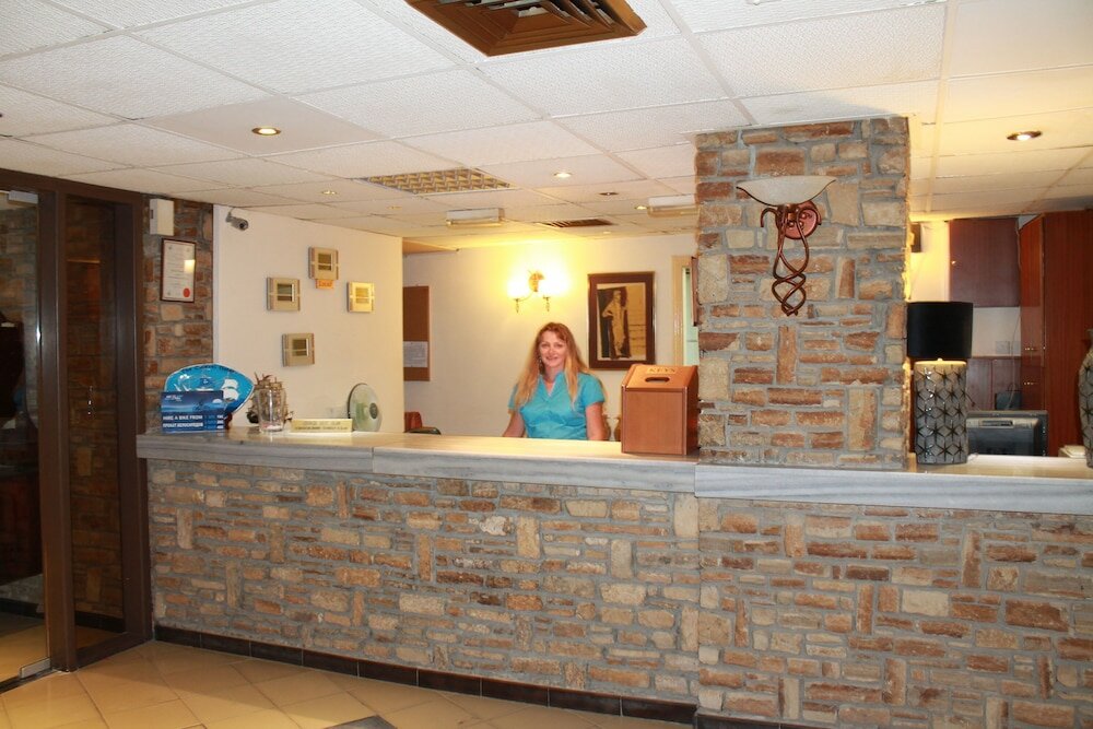 Фото The Caravel Hotel