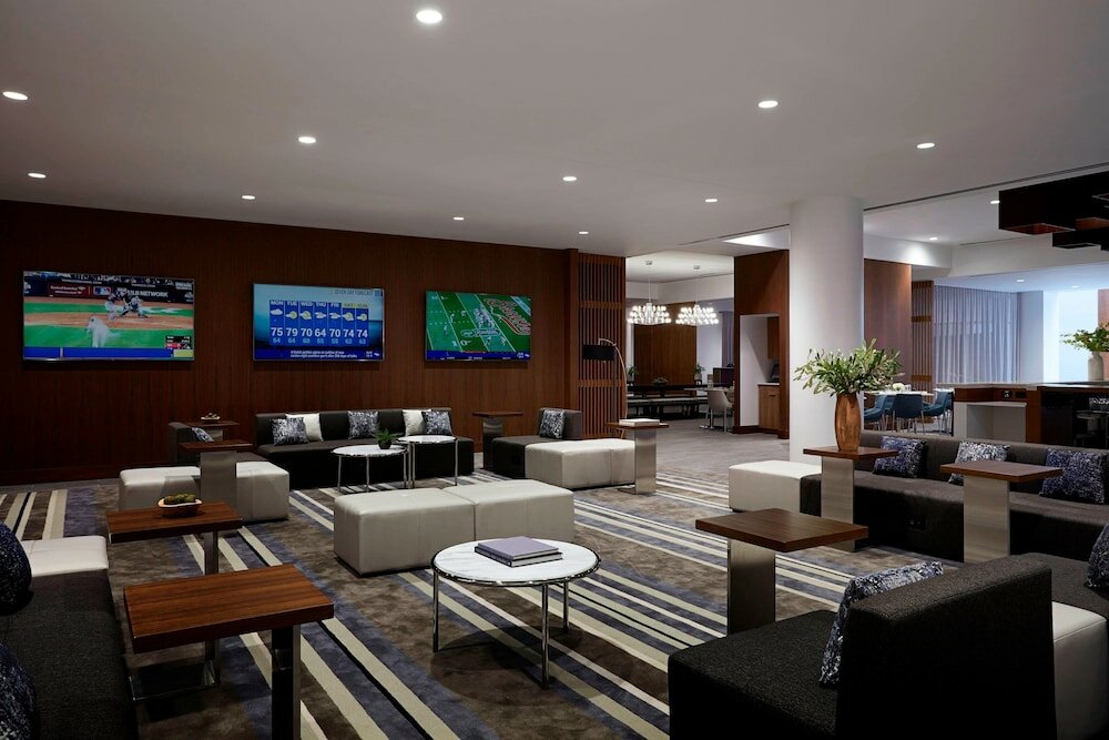 Фото Long Island Marriott