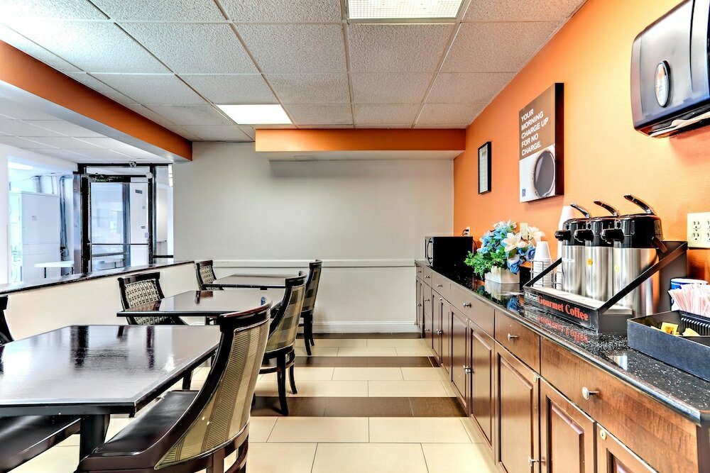 Фото Motel 6 Washington, Dc