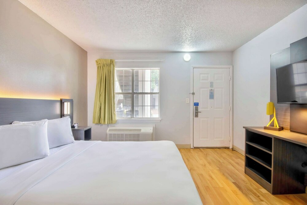 Фото Studio 6 San Antonio, Tx - Six Flags