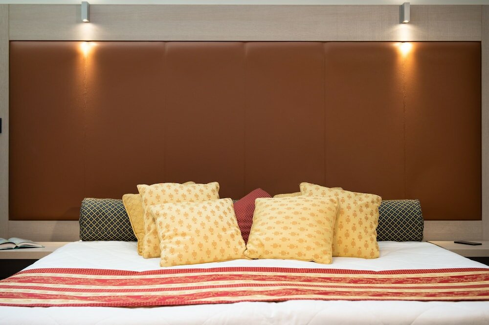 Фото Borgo Pio Suites Inn