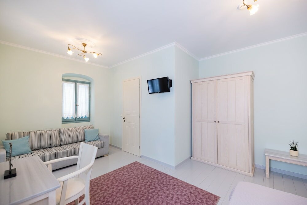 Фото 999 Luxury Hotel