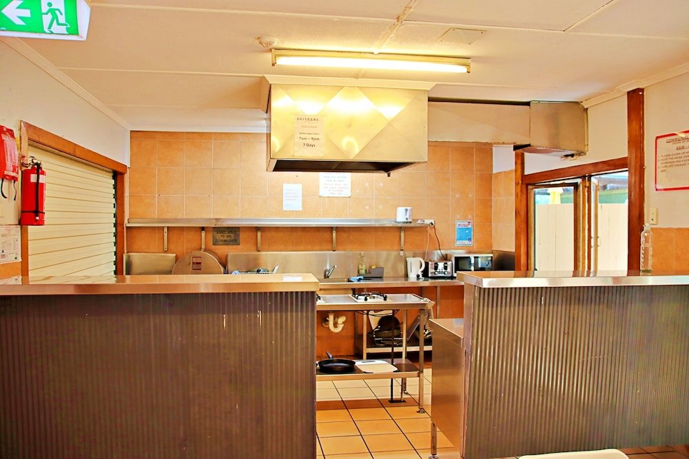 Фото Brisbane Manor Hotel