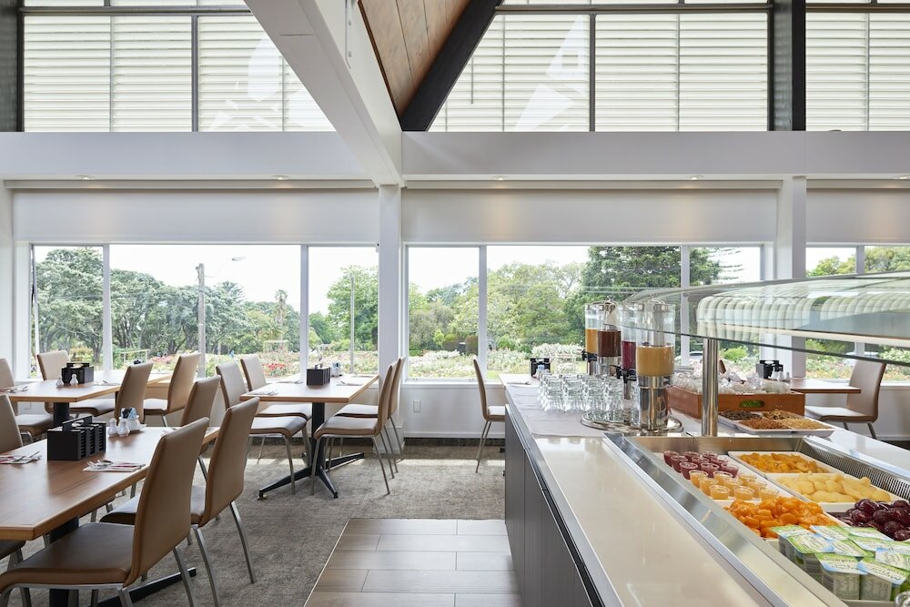 Фото Auckland Rose Park Hotel