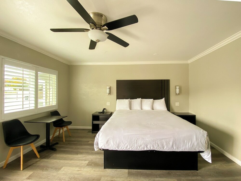 Фото Rockview Inn and Suites