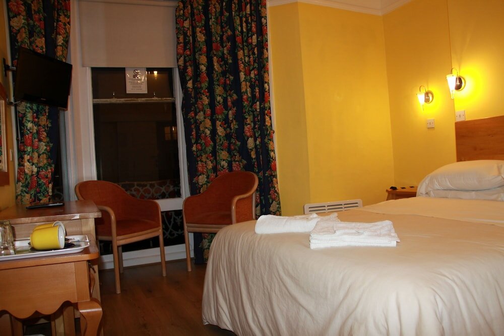 Фото Ambassador Hotel