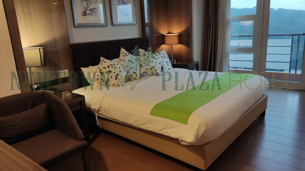 Фото Newtown Plaza Hotel