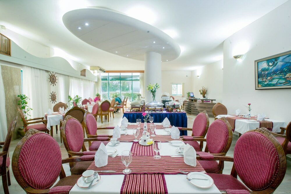 Фото Lake Castle