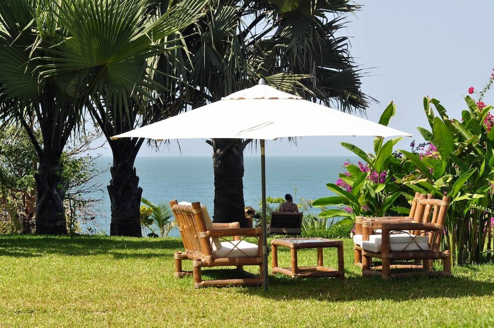 Фото Leo's Beach Hotel & Restaurant - Adults Only