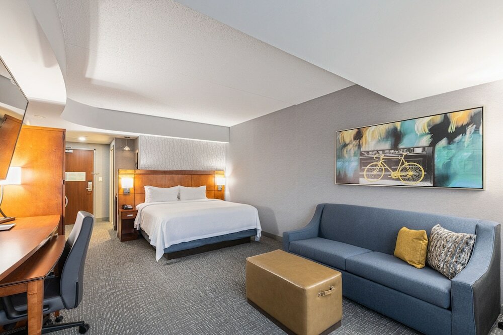 Фото Courtyard by Marriott Boston Waltham