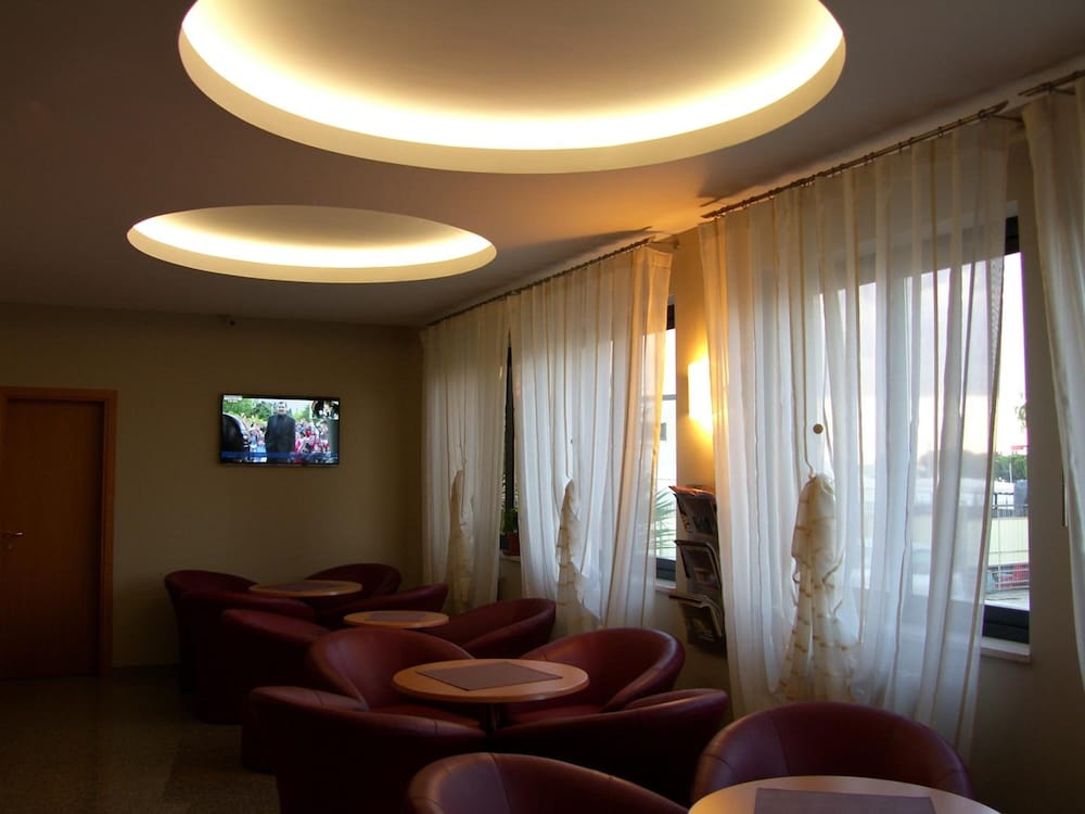 Фото Genius Hotel