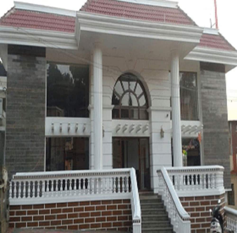 Фото The Majestic Crown