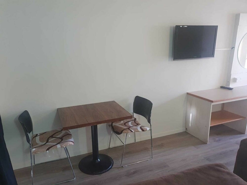 Фото Ascot Epsom Motel