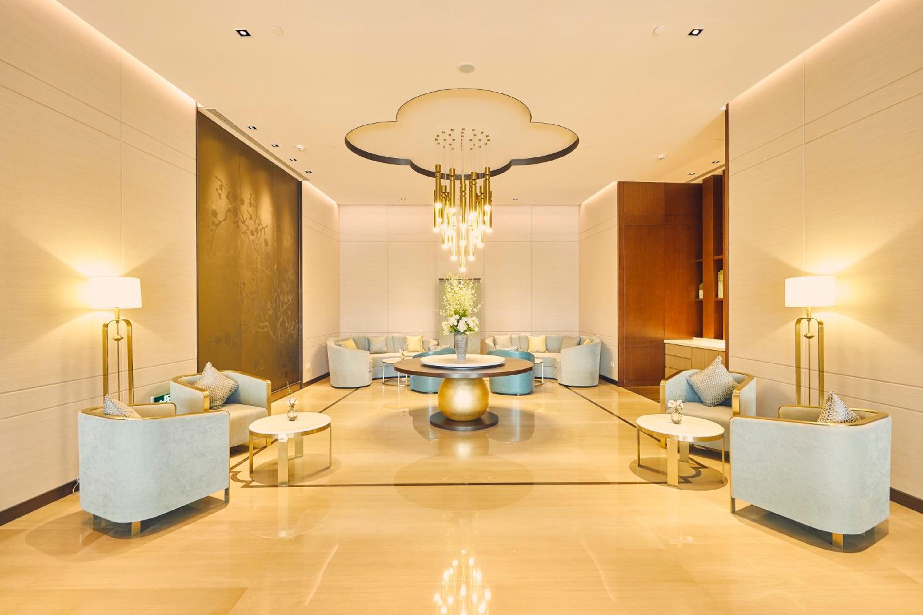 Фото LJZ Supreme Tower Hotel