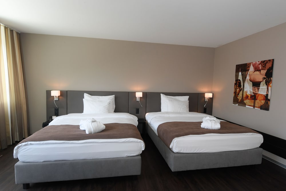 Фото отеля 2