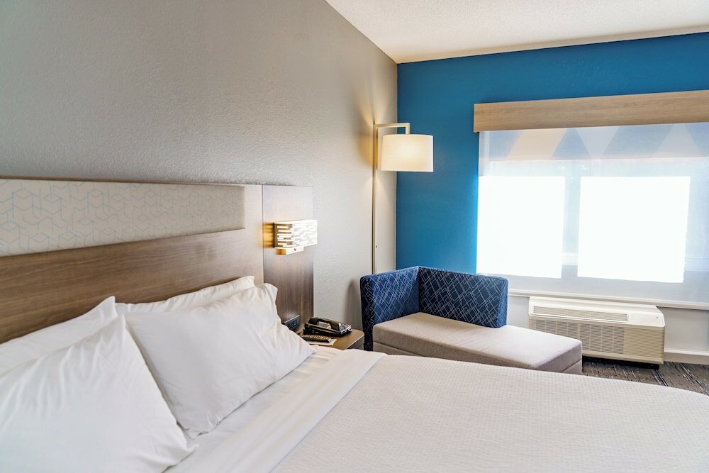 Фото Holiday Inn Express Hotel & Suites Raleigh Sw Nc State, an Ihg Hotel