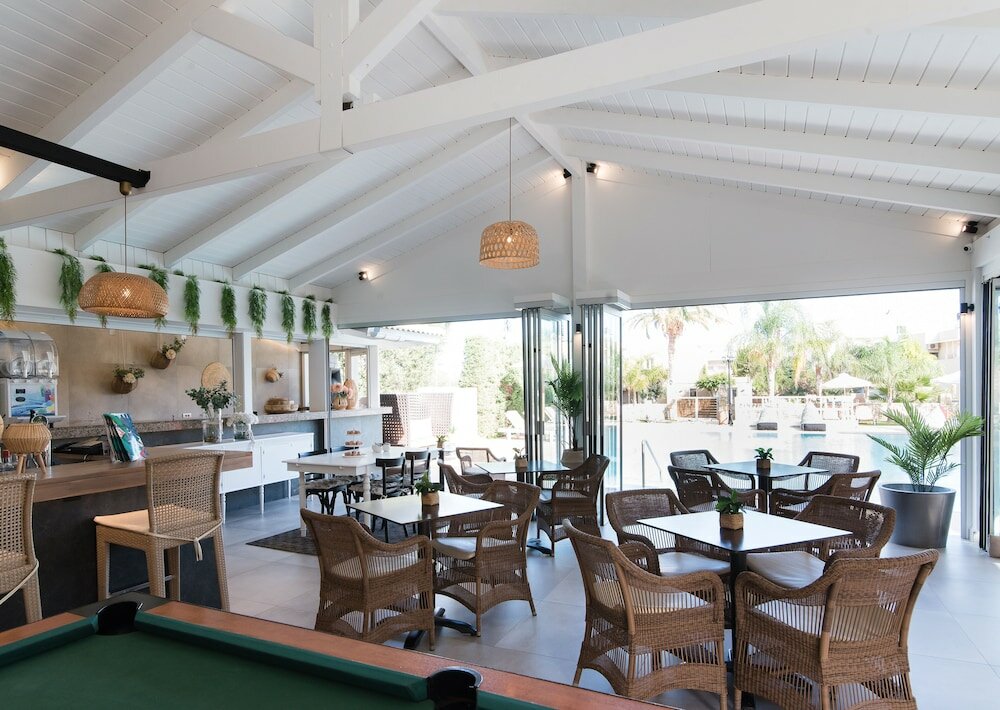 Фото Mirage Studios