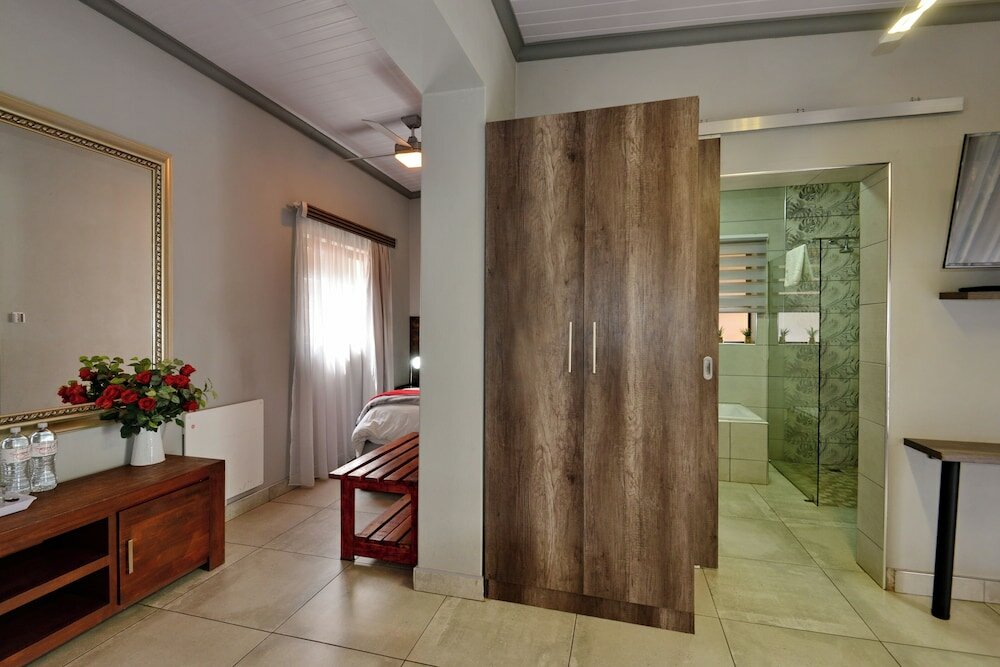 Фото Sunrock Guesthouse