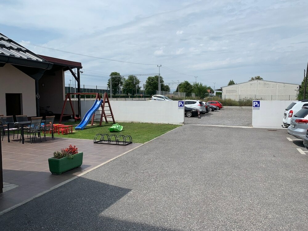 Фото Отель London Rooms Zagreb Airport